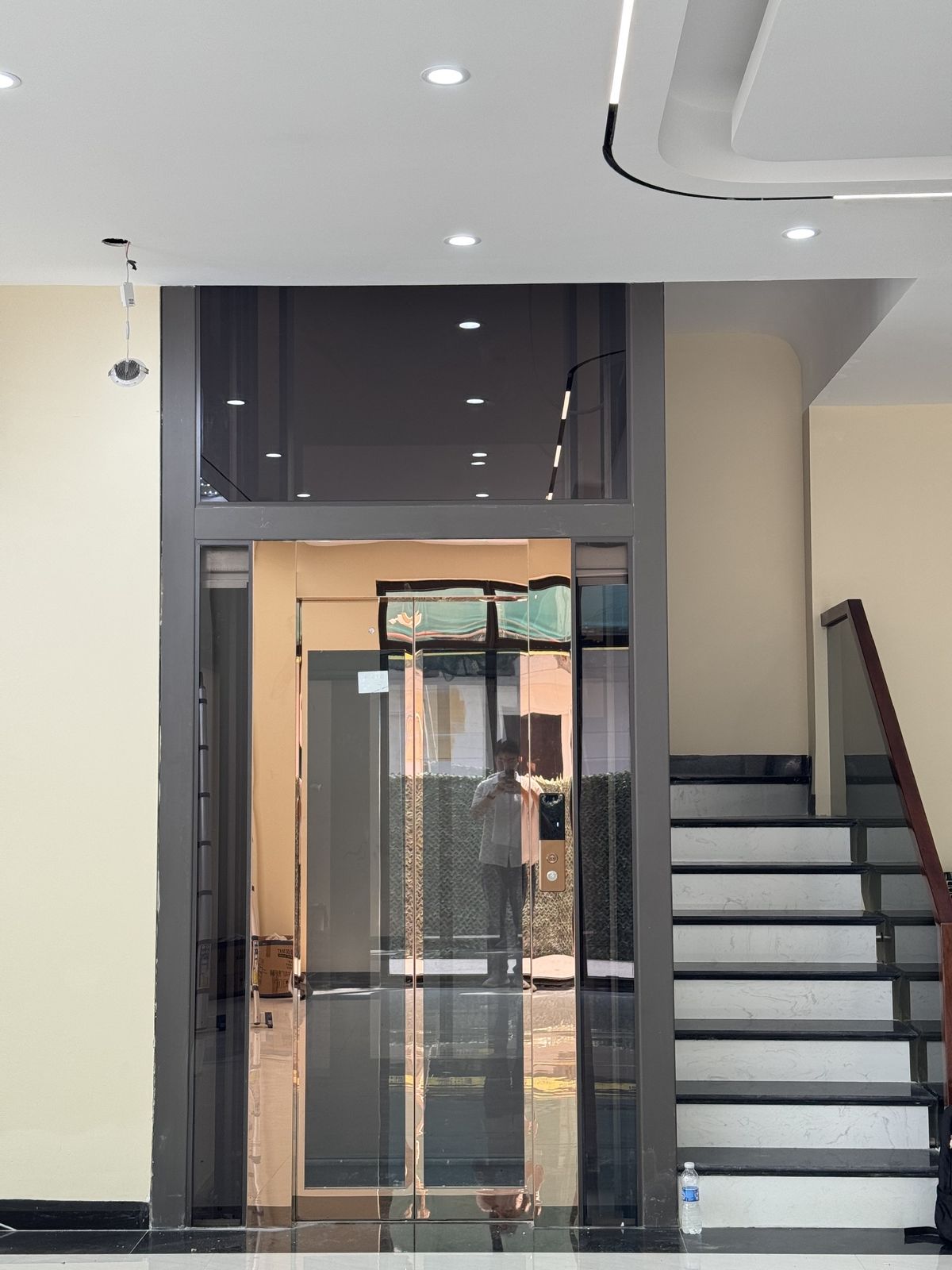 Glass lift beside the stairs – a familiar solution for townhouses